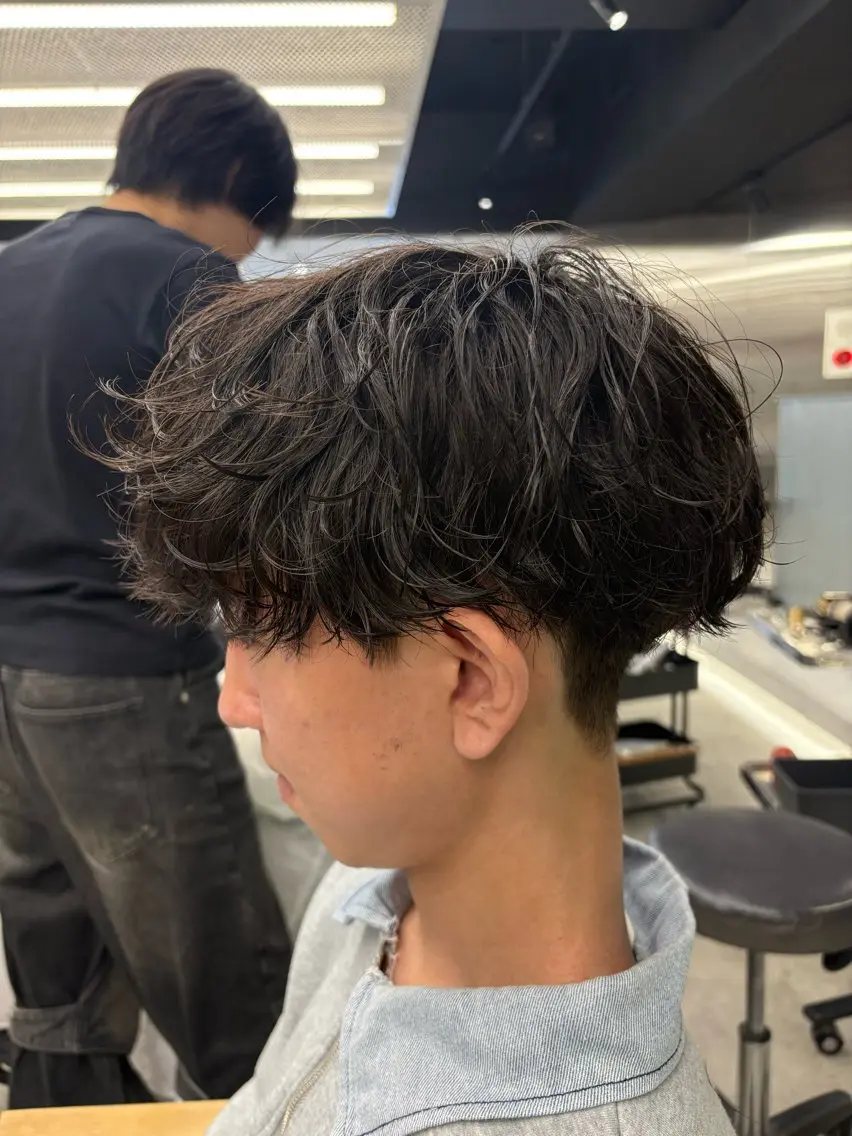 ショート パーマ メンズ メンズパーマ プードルパーマ 学生(メンズ向け) スパイキーショート 波巻きパーマ カット パーマ シャドウパーマ/ ルーズパーマ/メンズのヘアスタイル