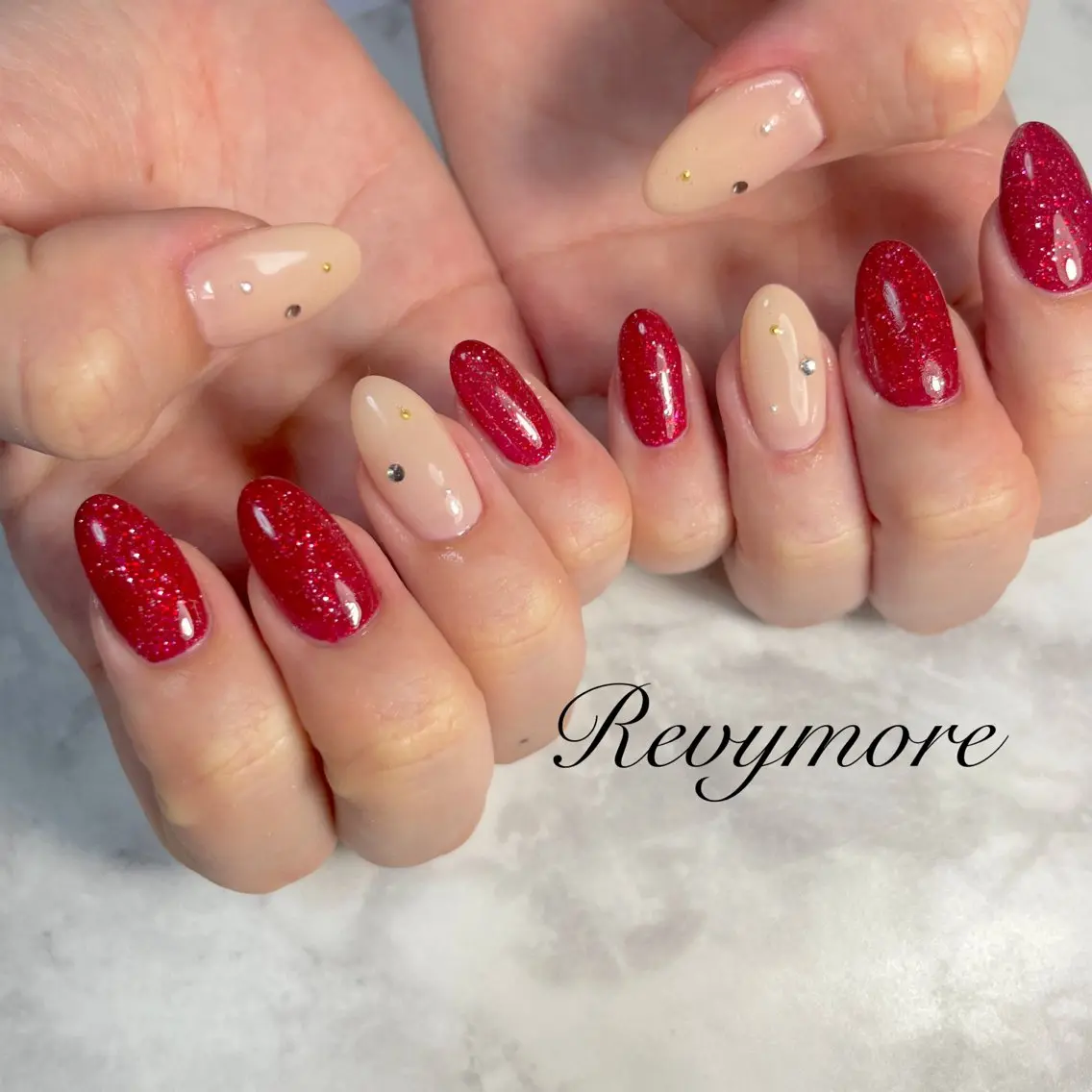 ネイル ジェルネイル ニュアンスネイル オフィスネイル ワンカラーネイル 赤色 nail salon Revymoreのネイルデザイン