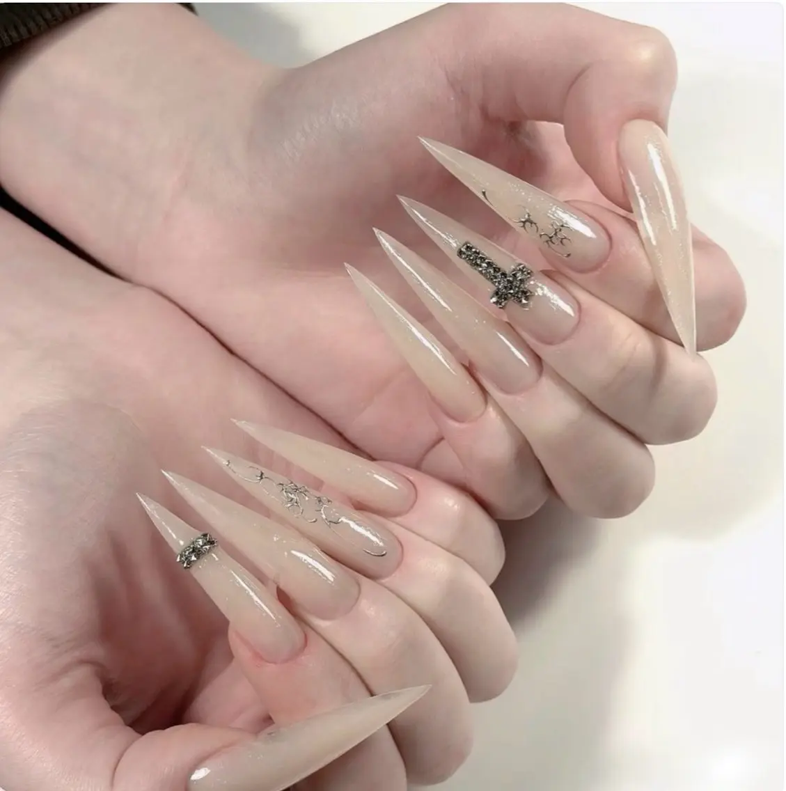 ネイル アートネイル ボルドー フレンチネイル ジェルネイル 氷ネイル・うるうるネイル ハンドネイル Yuki Nailsalonのネイルデザイン