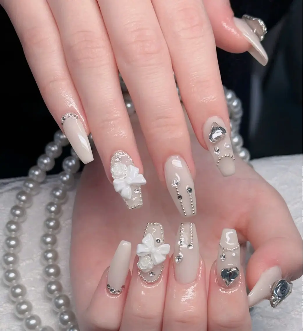 ネイル フレンチネイル ジェルネイル ガラスフレンチ ハロウィン ハート ハンドネイル H.baby Nail Salonのネイルデザイン
