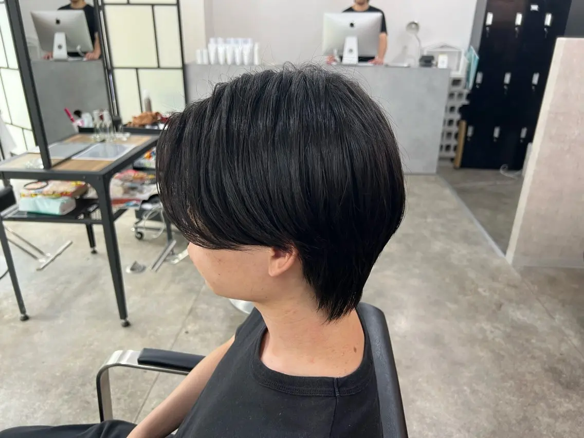 メンズ センターパート メンズウルフカット ウルフカット 川端 さくのヘアスタイル
