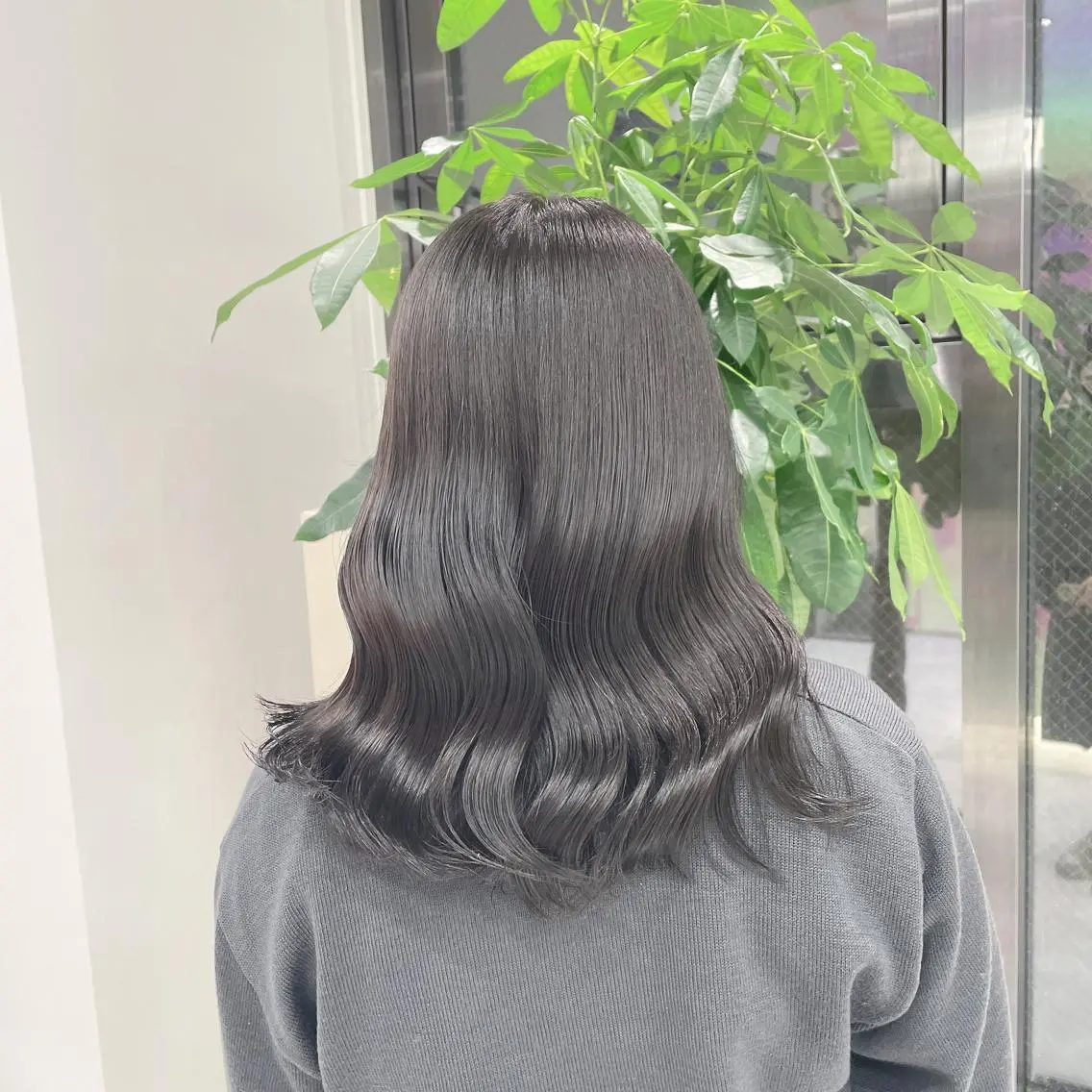 セミロング カラー ヘアアレンジ ベージュカラー 黒髪 ブリーチ ブルーカラー ブルーブラック カット ヘアカラー 韓国ヘア指名率 No. 1小堀京介のヘアスタイル
