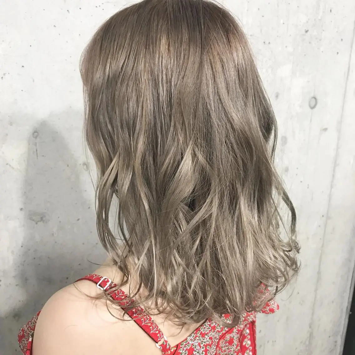 ミディアム カラー パーマ ヘアアレンジ メンズ キッズ ネイル マツエク・マツパ ベージュカラー サロンドミルク 渋谷高比良のヘアスタイル