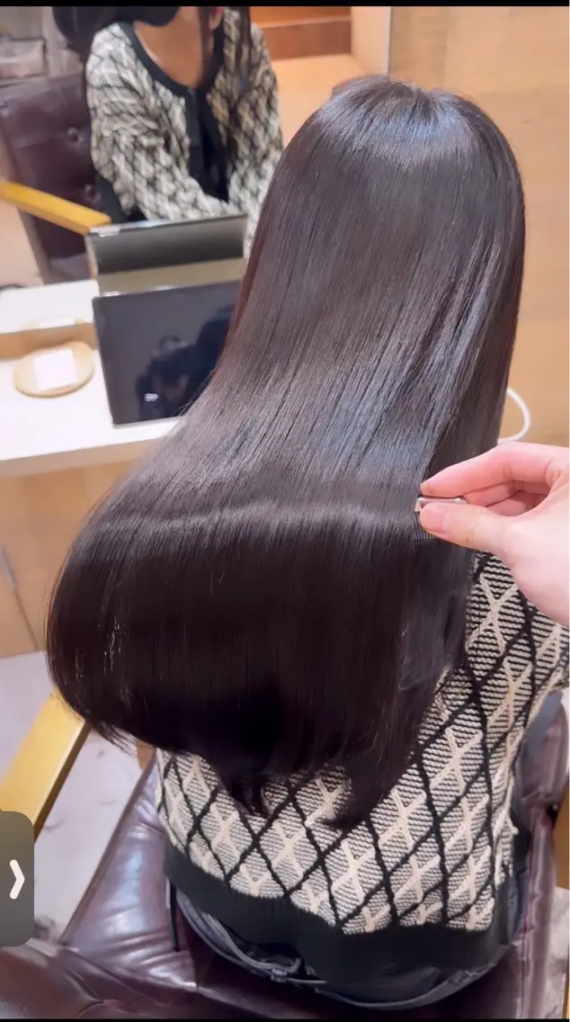 セミロング カット ヘアカラー 縮毛矯正 トリートメント クワハタ ショウタのヘアスタイル