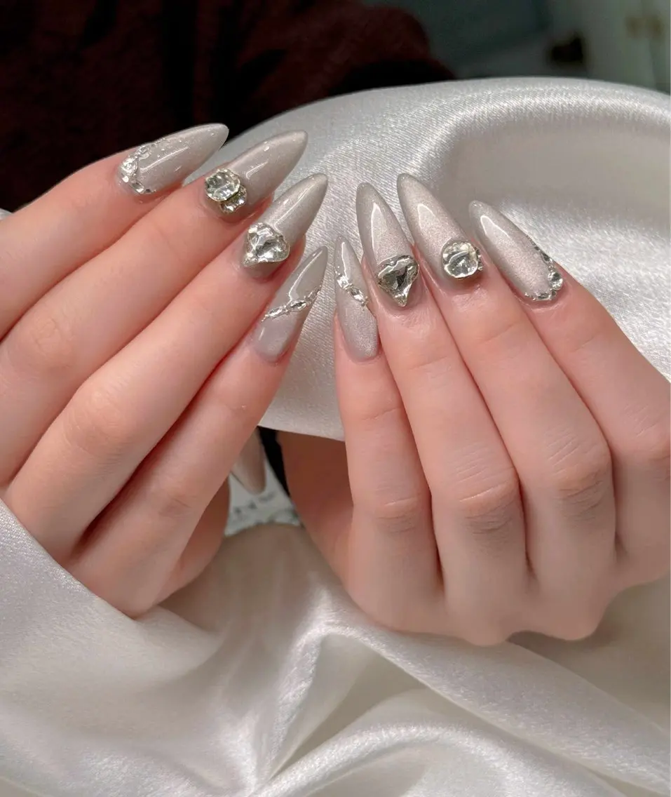 ネイル オーロラネイル ブルー チークネイル 長さ出し フットネイル ハンドネイル NAILS168 池袋西口駅前店のネイルデザイン