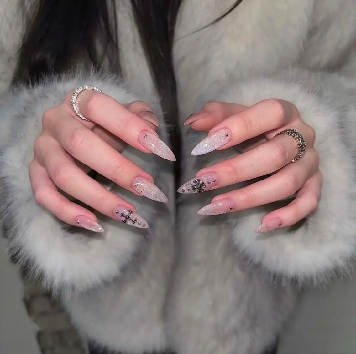 ネイル ハンドネイル Genie Mika Nailsのネイルデザイン