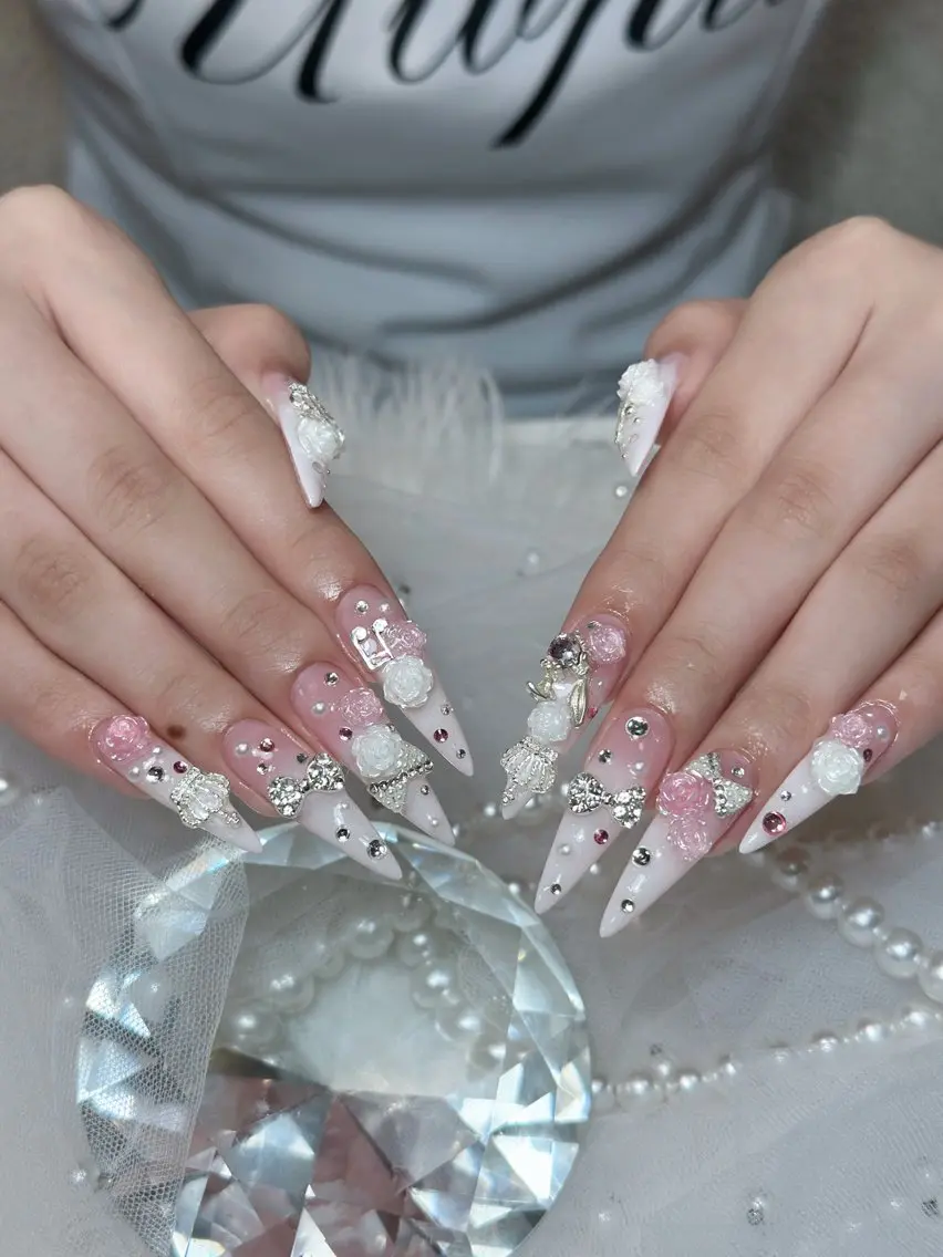 ネイル チークネイル ドット フレンチネイル グラデーション ハート ハンドネイル Julli NailStudioのネイルデザイン