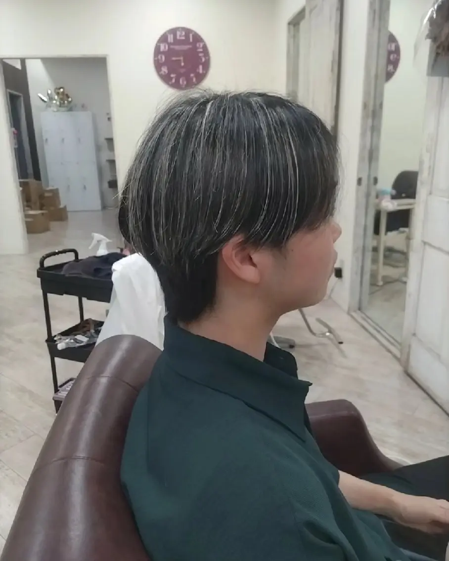 メンズ カラー ショート メンズメッシュ メッシュ カット ヘアカラー 磯崎 美幸のヘアスタイル