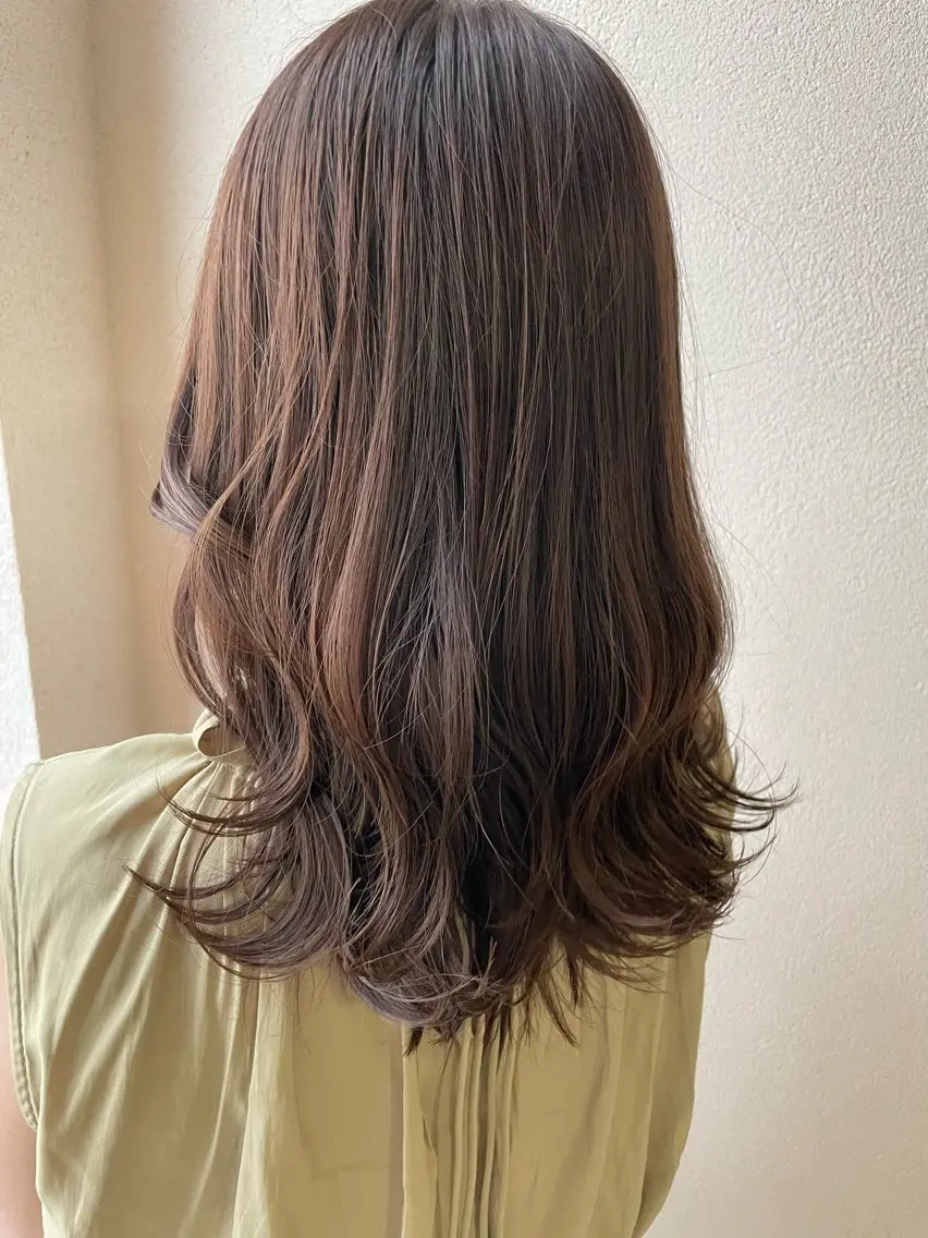 セミロング カラー アッシュ レイヤーカット カット ヘアカラー 沢田 瞳のヘアスタイル