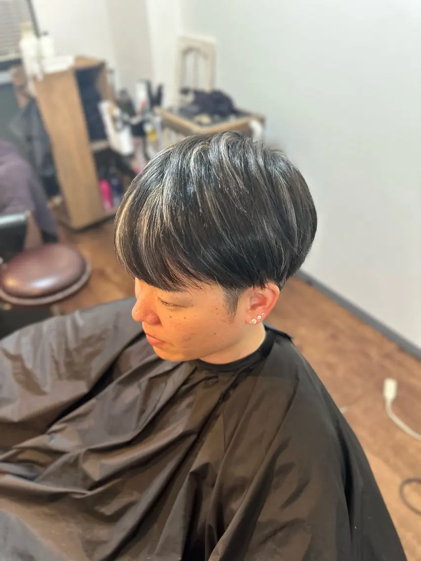 ミディアム カラー メンズ メンズハイライト ハイライトカラー ハイライト カット ヘアカラー トリートメント Luzir⭐︎ GEN⭐︎のヘアスタイル
