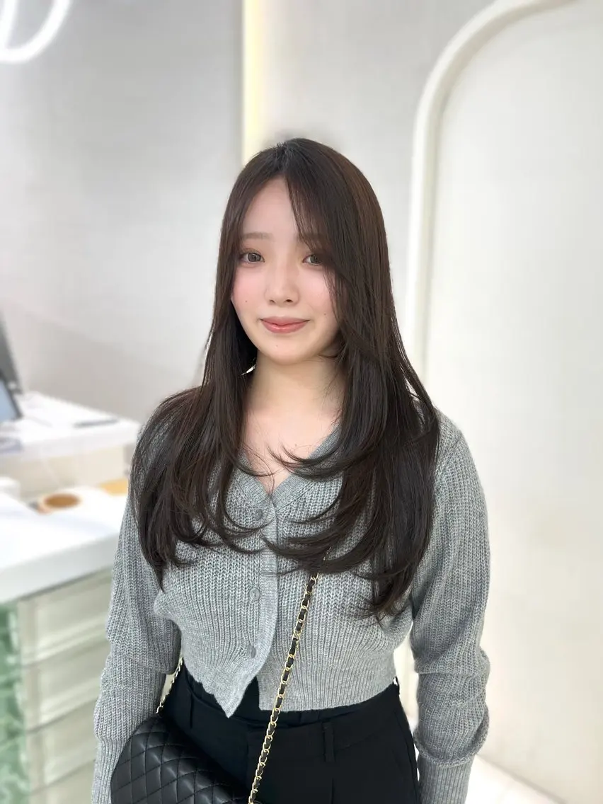 ロング ヘアカラー GAGA AMIKAのヘアスタイル