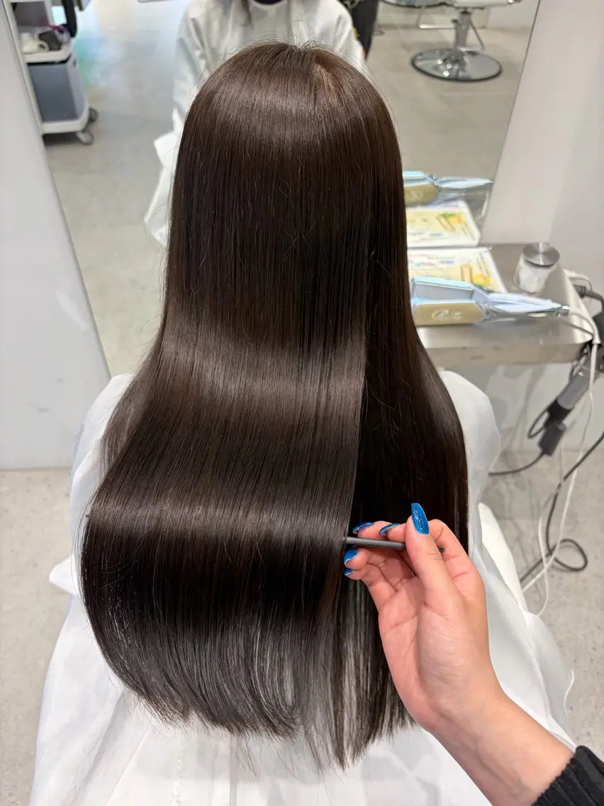 カラー ヘアカラー 吉田 百々花のヘアスタイル