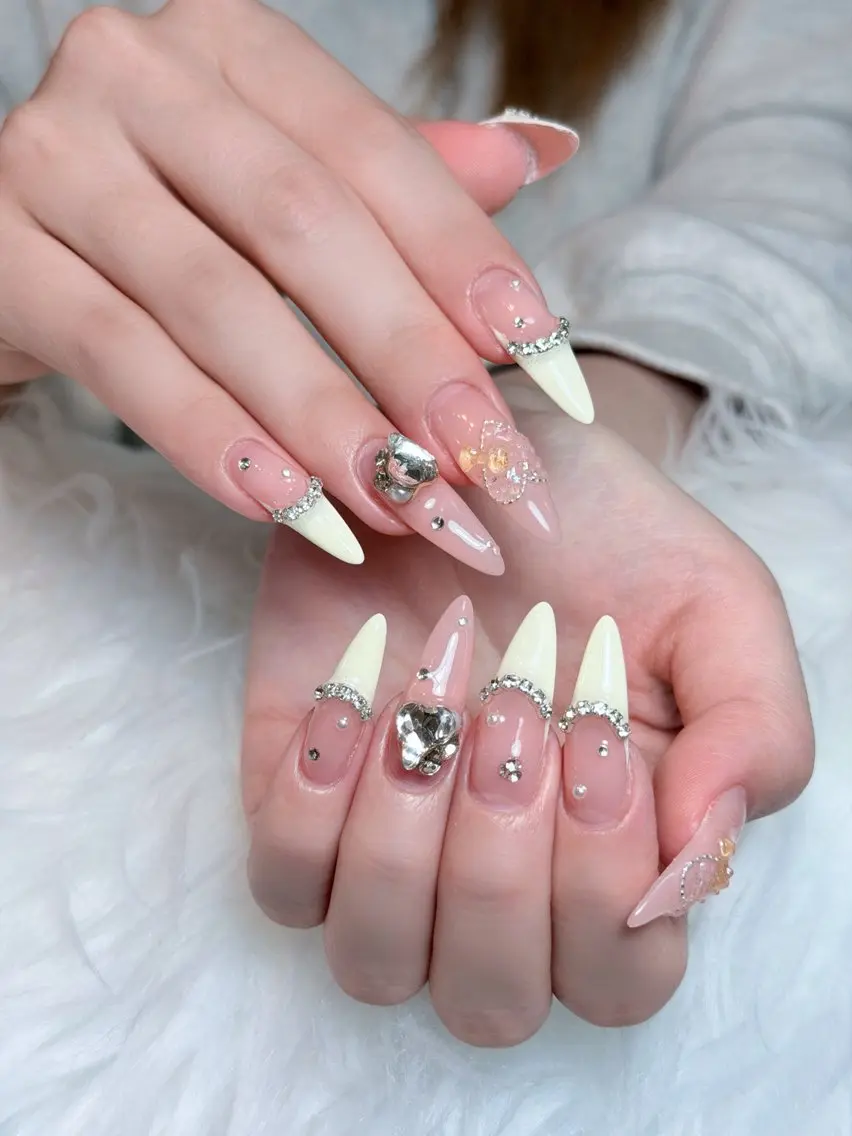 ネイル チークネイル ドット フレンチネイル グラデーション ハート ハンドネイル Julli NailStudioのネイルデザイン