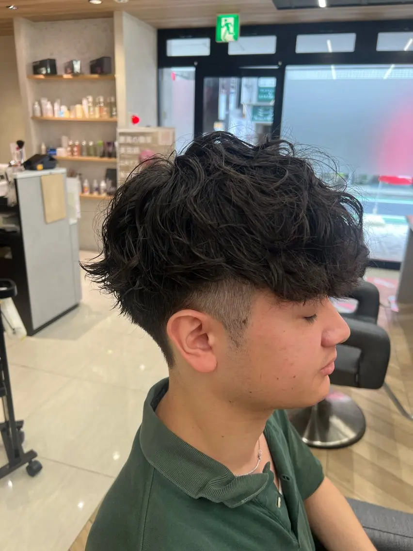 ミディアム パーマ メンズ カット パーマ トリートメント ヘアセット 🏅メンズ特化 ヤマクラ タイキのヘアスタイル