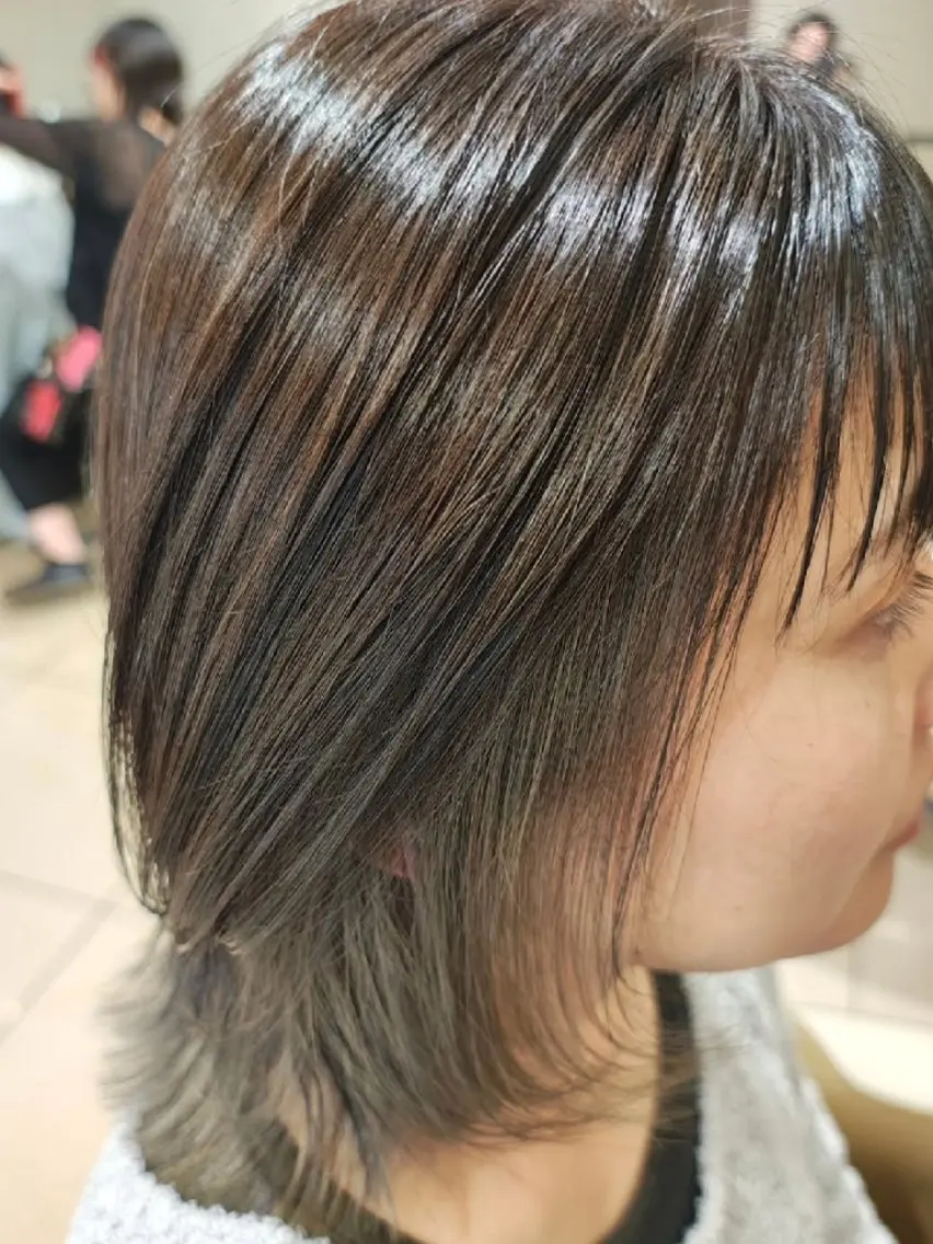 お手入れ楽々カット+インナーカラーの写真
