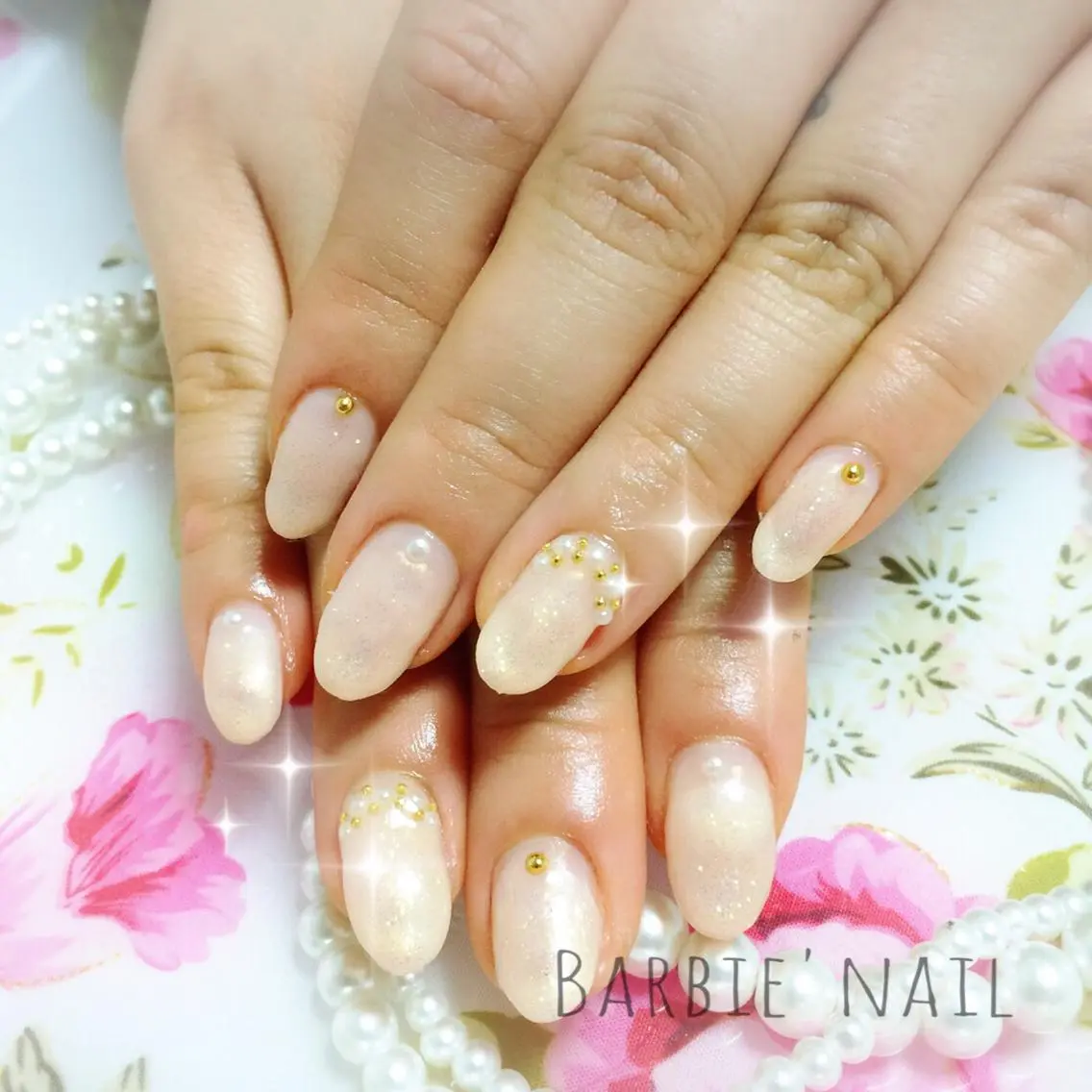 ネイル ジェルネイル ゴールド グラデーション スカルプネイル シンプルネイル 27salon yuinaのネイルデザイン