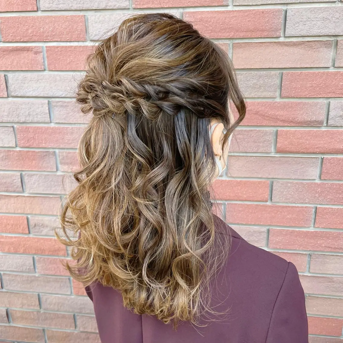 セミロング ヘアアレンジ ハーフアップ 伸ばしかけ 髪飾り 古沢 みづきのヘアスタイル