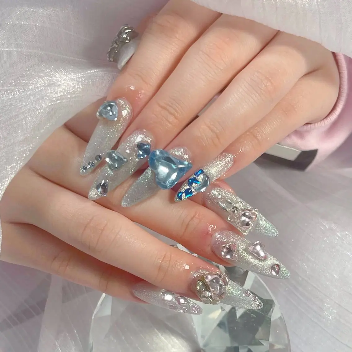 ネイル オーロラネイル クリアネイル 成人式 フラッシュネイル ジェルネイル ハンドネイル Amee Nail Salonのネイルデザイン