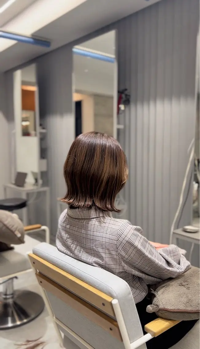 ショート バタフライレイヤー/ ニシトモユキのヘアスタイル