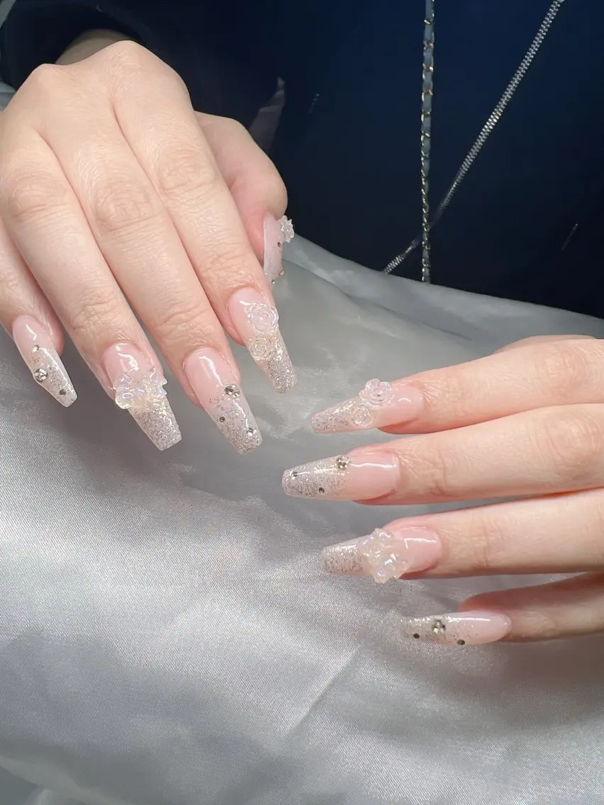ネイル 長さ出し グラデーション 卒業式 キラキラネイル マグネットネイル Lee Nailsのネイルデザイン