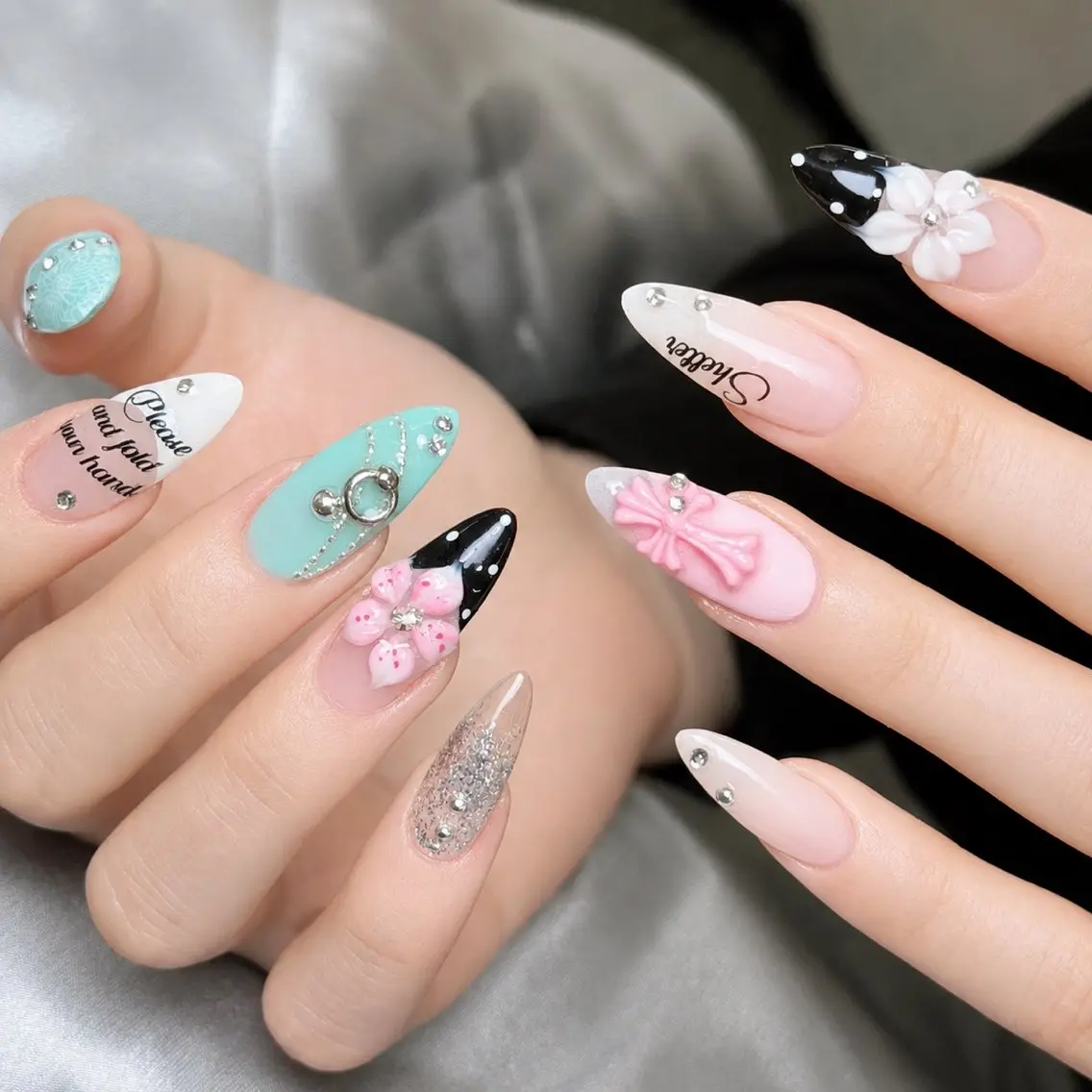 ネイル フラワーネイル ジェルネイル ガーリー キラキラネイル 韓国ネイル ハンドネイル Aura Nail Studioのネイルデザイン