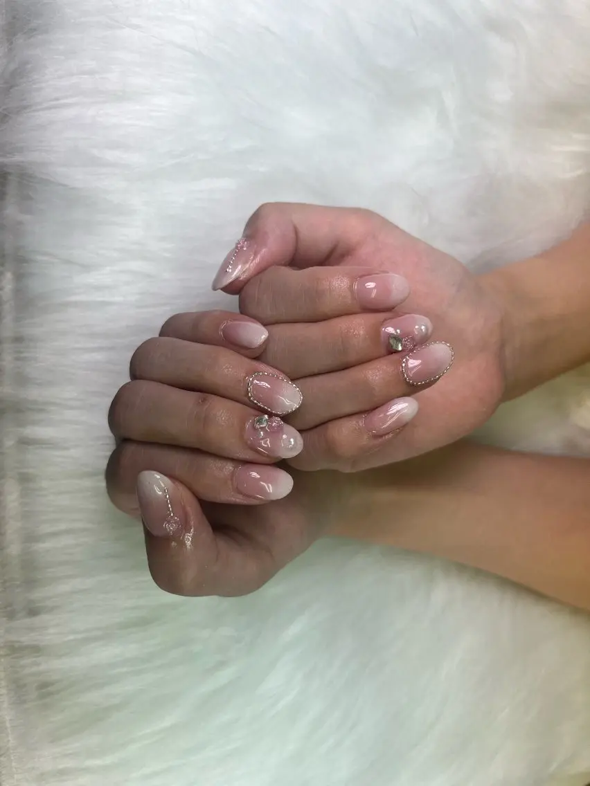 ネイル 渋谷T&B もも ロング無制限中⭐️のネイルデザイン