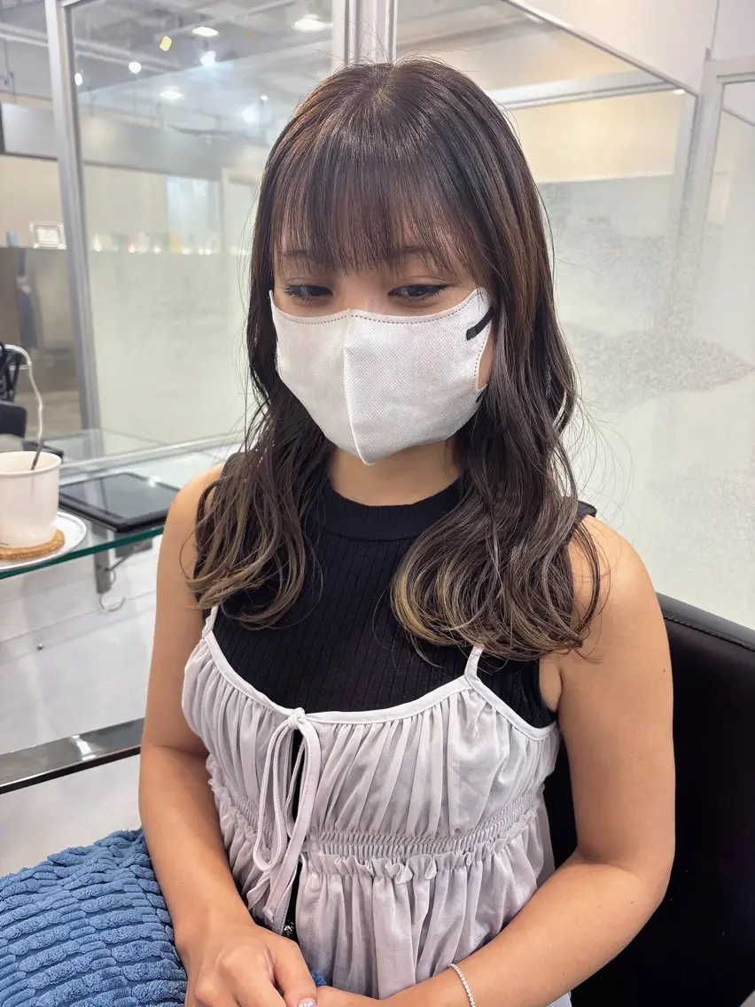 セミロング ヘントナ カイのヘアスタイル