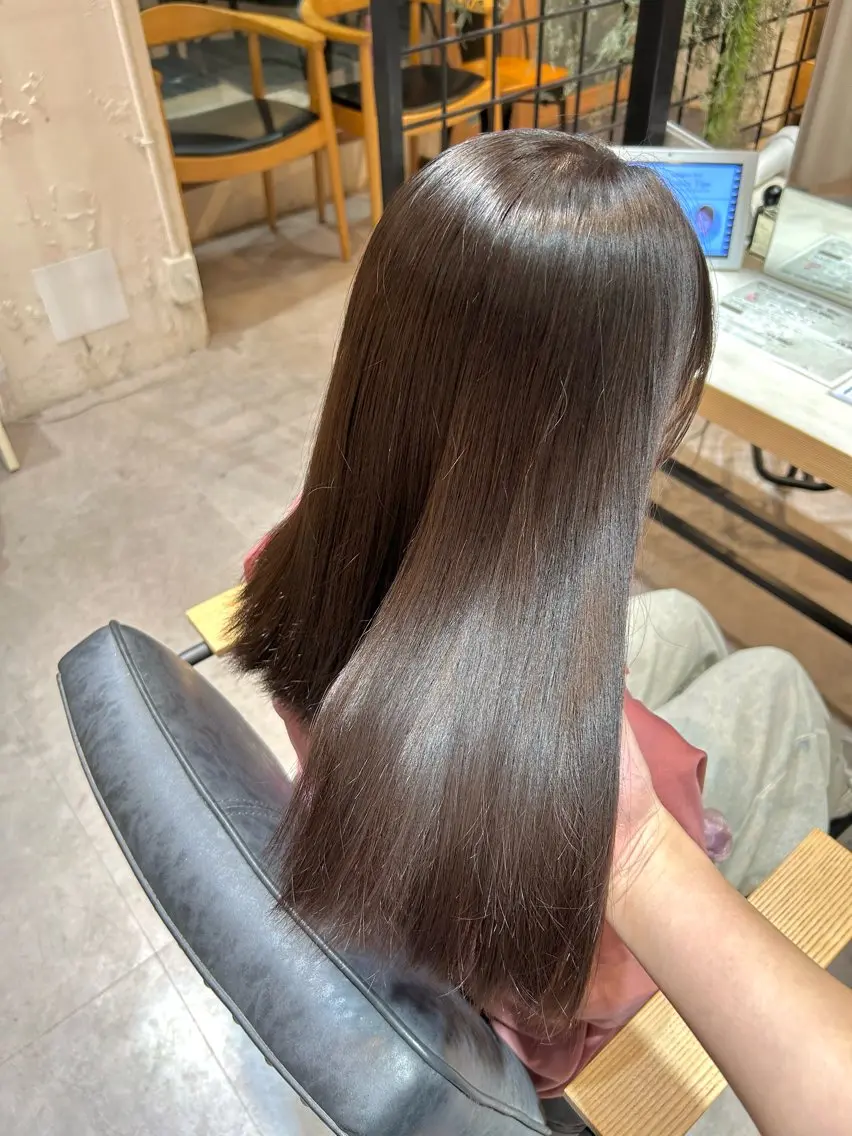 ロング カラー ベージュカラー ブラウンカラー ヘアカラー 美髪縮毛 COCOROのヘアスタイル