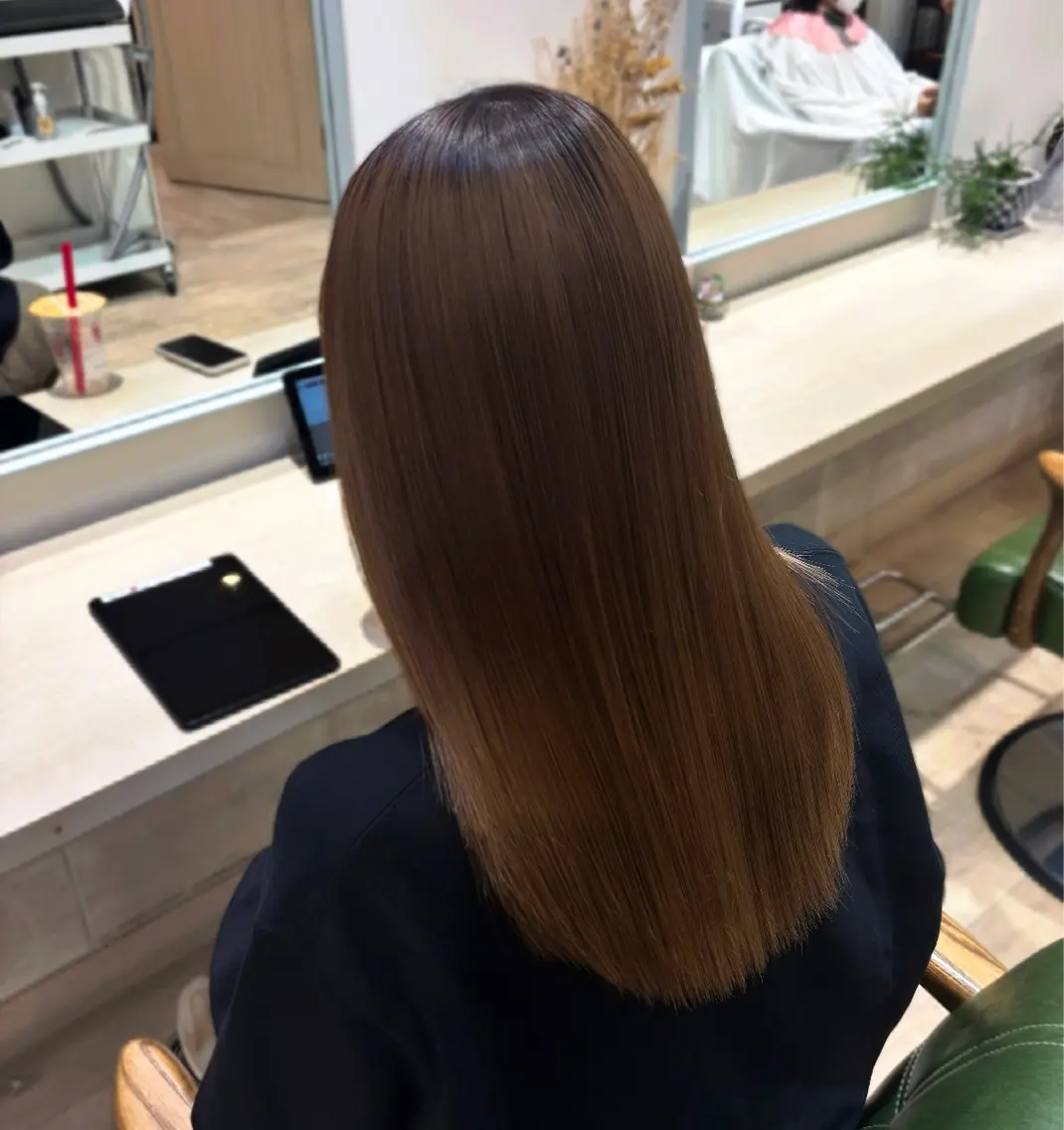 セミロング ヘアカラー ROCCO saraのヘアスタイル