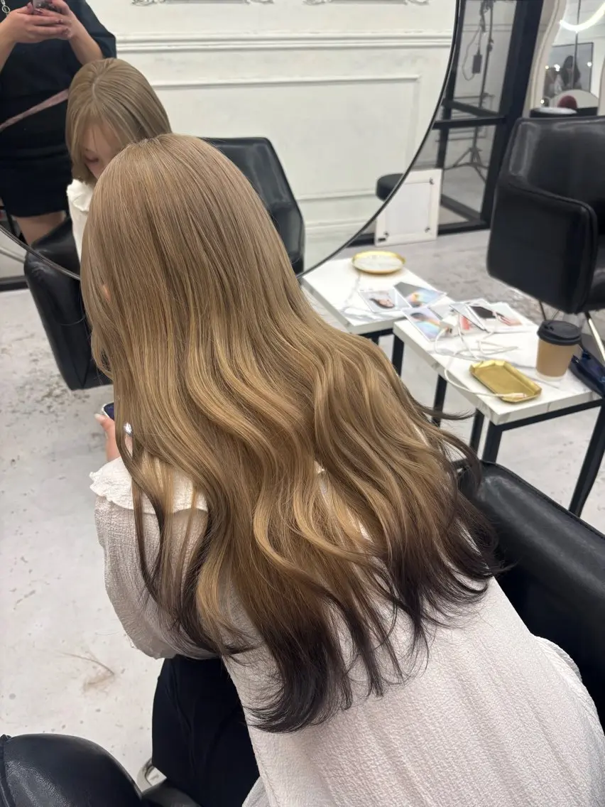 ロング 狐カラー ヘアカラー MaisonHALU さくらのヘアスタイル
