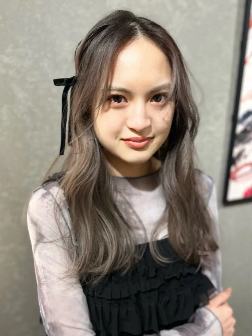 ロング カラー グラデーションカラー グレージュ ✂︎岡根 京花✂︎のヘアスタイル