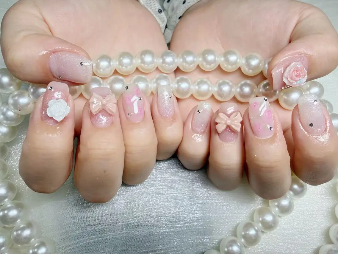 ネイル オーロラネイル 長さ出し フレンチネイル ガーリー キラキラネイル RIn 🎀のネイルデザイン