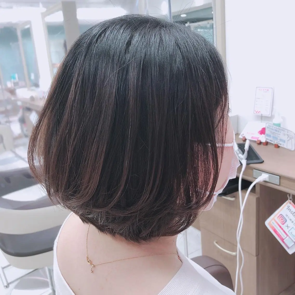 セミロング 渡部凌我 小顔ウルフ ハイトーンカラーのヘアスタイル