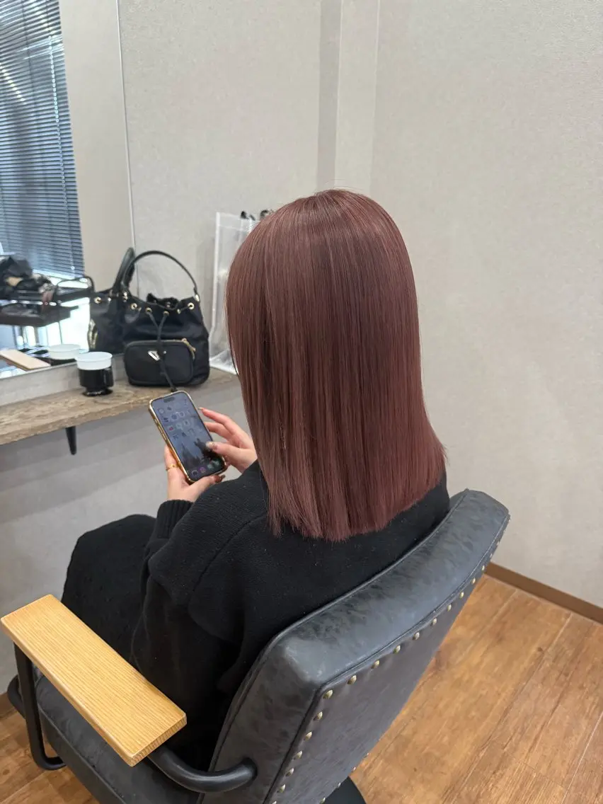 セミロング カラー ブラウンカラー ピンクカラー ピンクブラウン ヘアカラー トリートメント 鵜飼 真伍のヘアスタイル