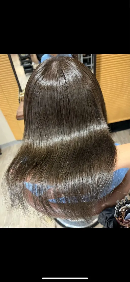 ミディアム SHIORI💜口コ ミNo.1艶カラーのヘアスタイル