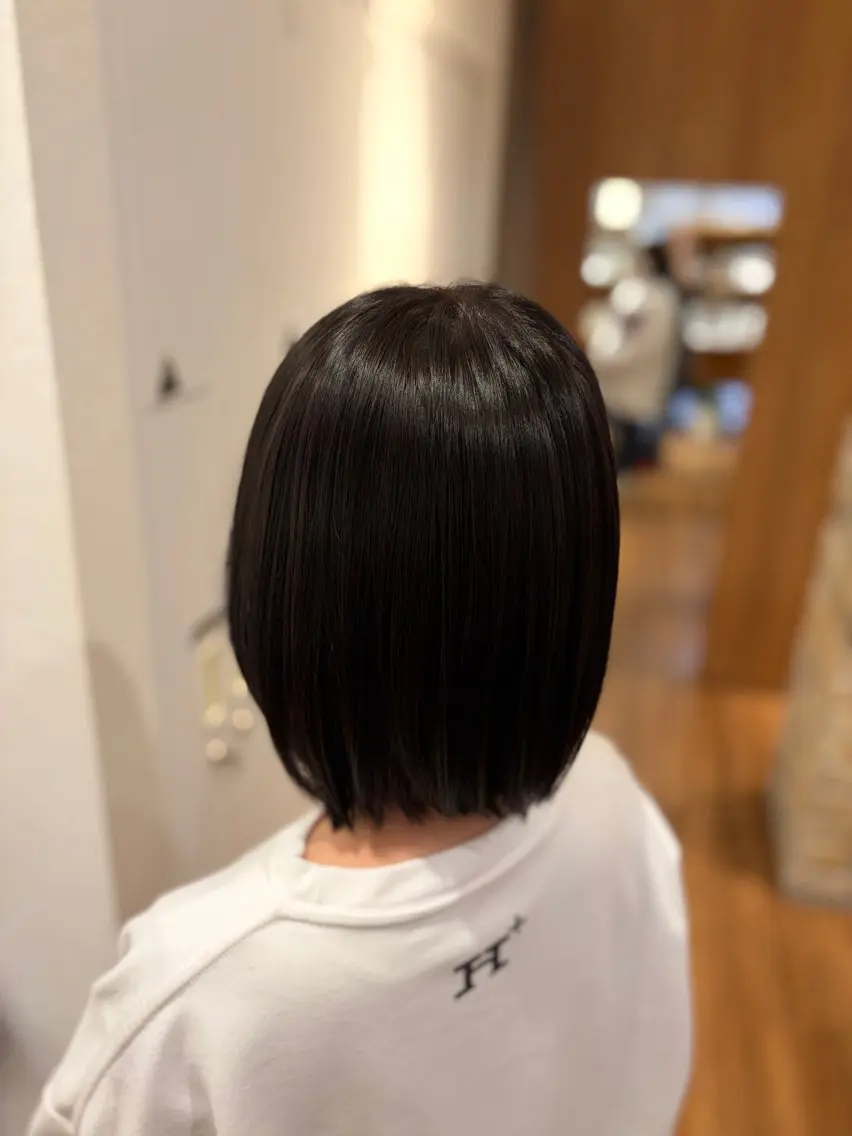 ショート カラー 黒髪 ブルーカラー ブルーブラック 木田 絢子のヘアスタイル