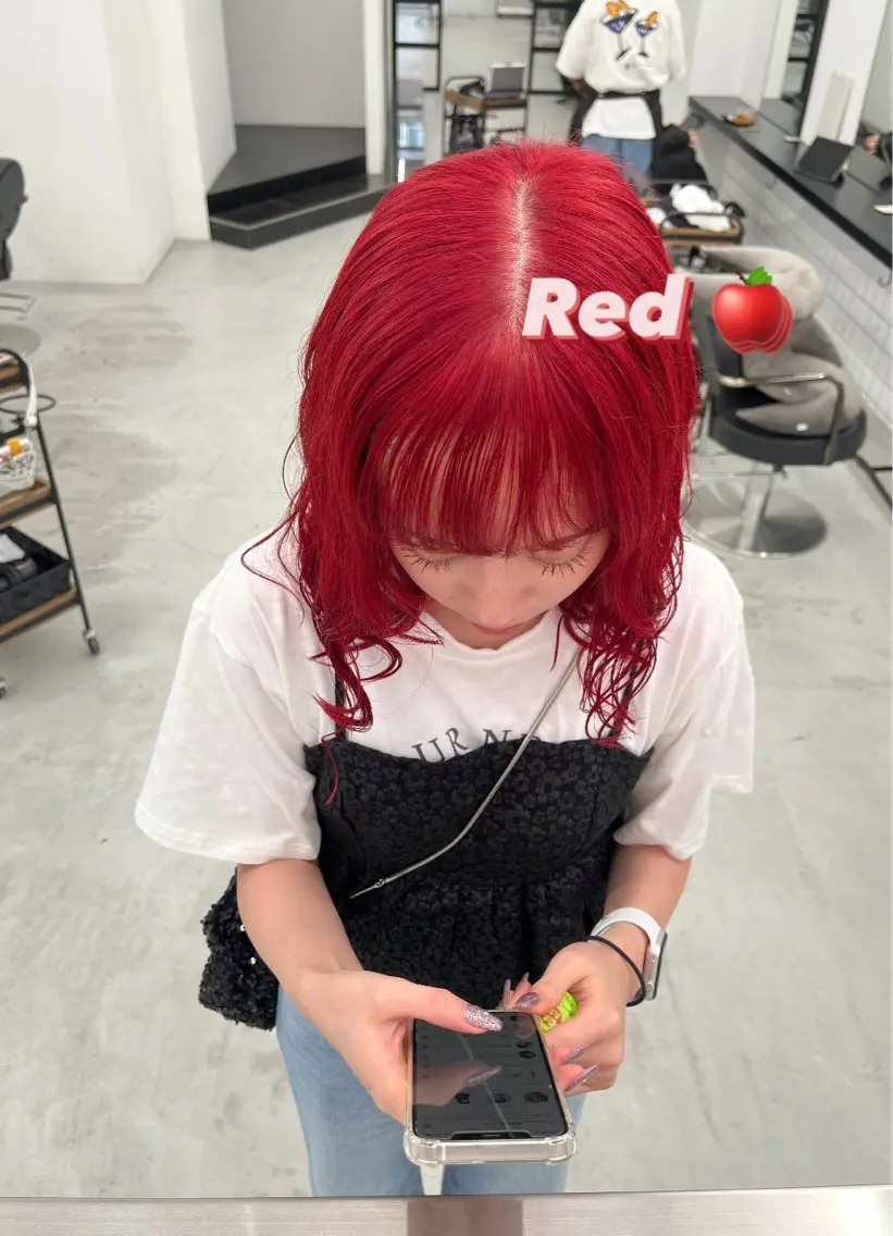セミロング カラー レッドカラー 🫧‪Ameri🫧 Emma ecoleのヘアスタイル
