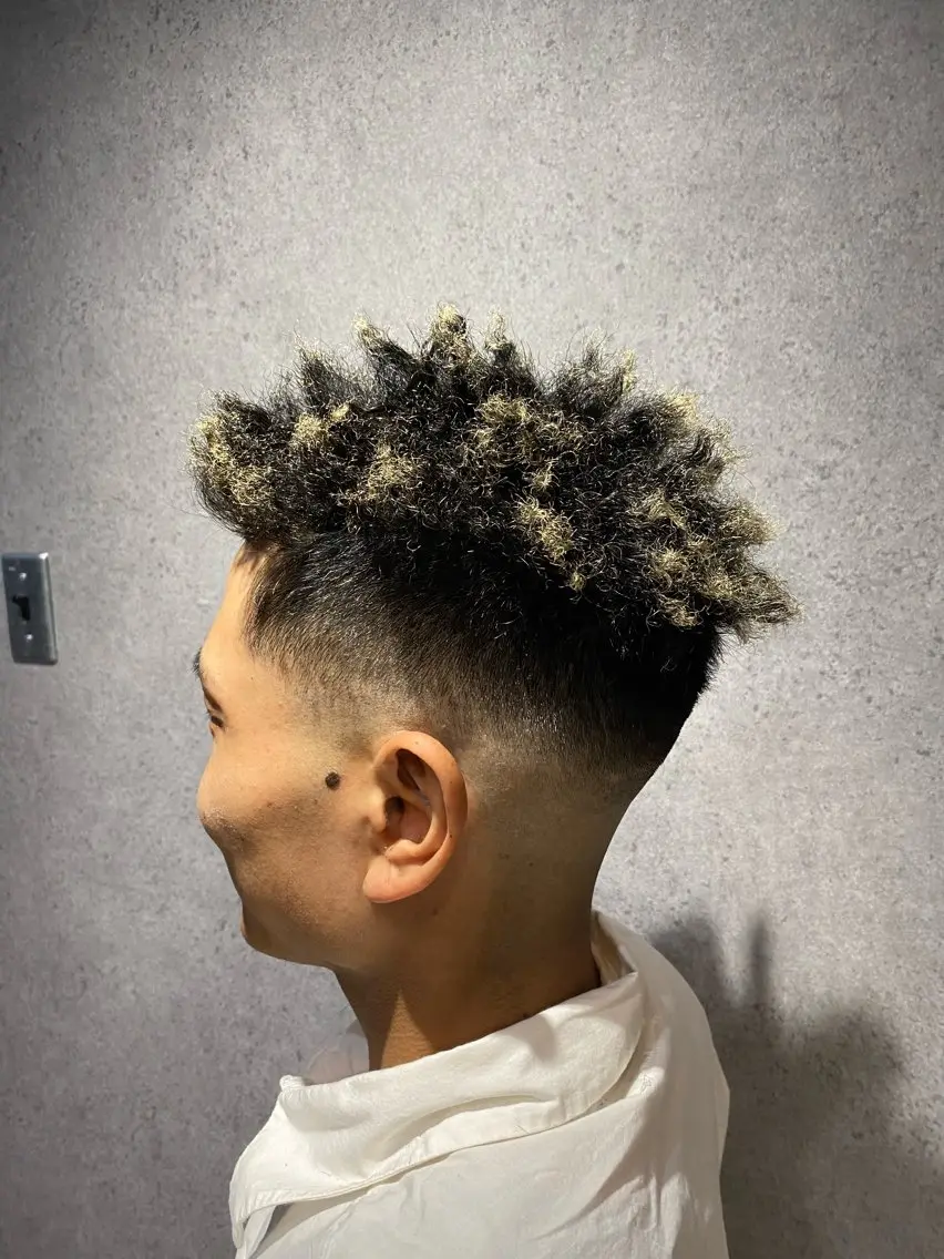 ショート パーマ メンズ フェードカット スキンフェード 前原 凌汰のヘアスタイル