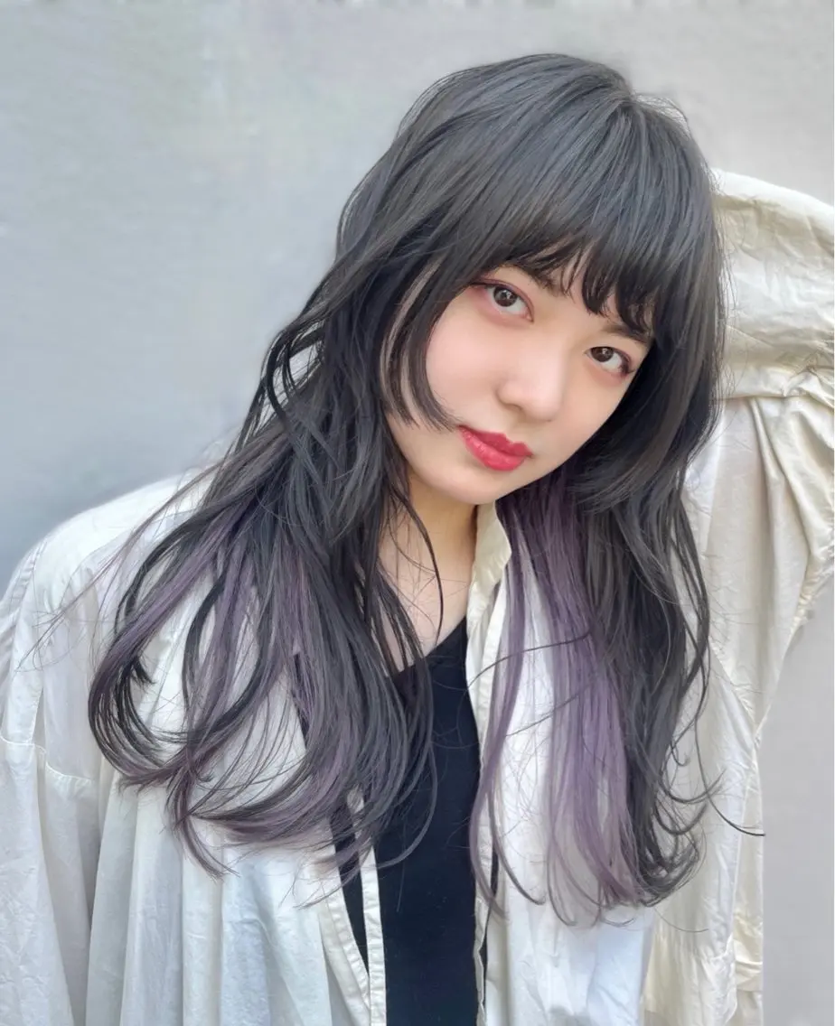 ロング カラー 黒髪 ブルーカラー ブルーブラック イヤリングカラー インナーカラー ヘアカラー 派手髪デザインカラー ヒロカのヘアスタイル