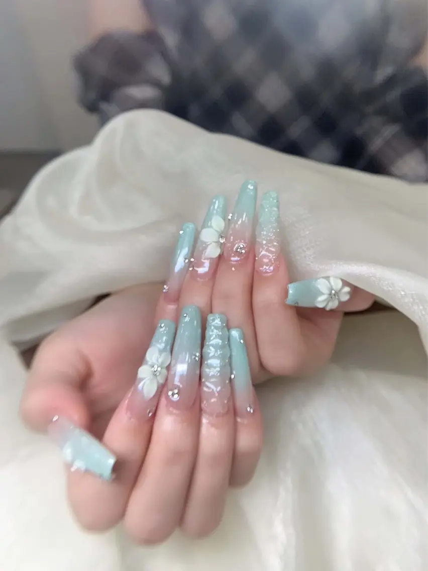 ネイル オーロラネイル ブルー チークネイル 長さ出し フットネイル NOA 池袋のネイルデザイン