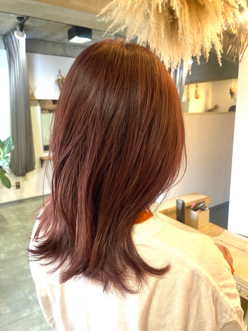 ミディアム カラー ブラウンカラー ピンクカラー ピンクブラウン レッドカラー レッドブラウン 荒牧 絵美のヘアスタイル