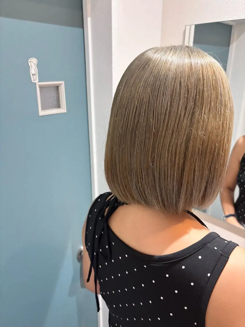 カラー ベージュカラー ダブルカラー シルバー シルバーベージュ ヘアカラー monifa sogaのヘアスタイル