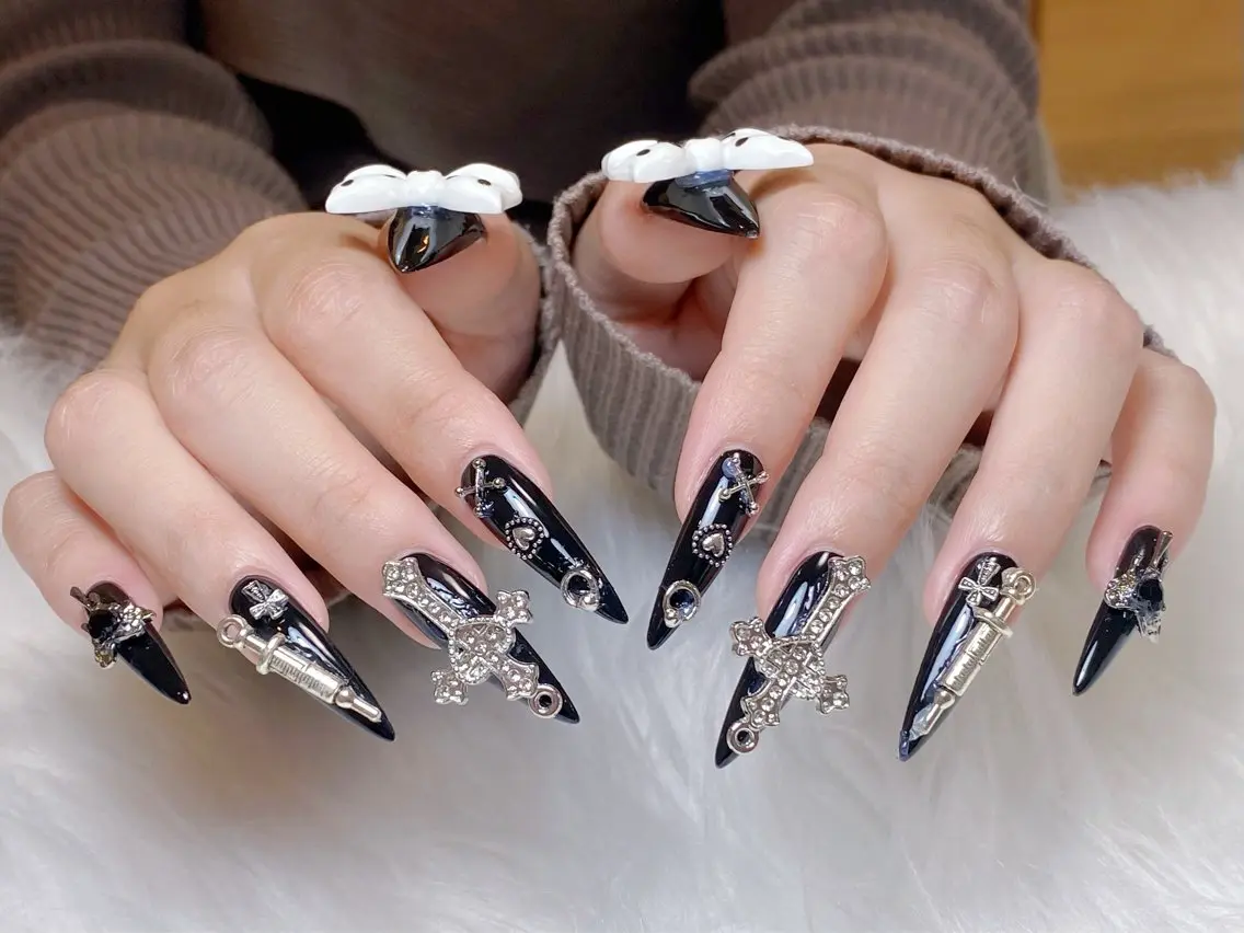 ネイル チークネイル フラッシュネイル フレンチネイル ガラスフレンチ キラキラネイル ハンドネイル ハンドケア Rena_Rei Nailsのネイルデザイン