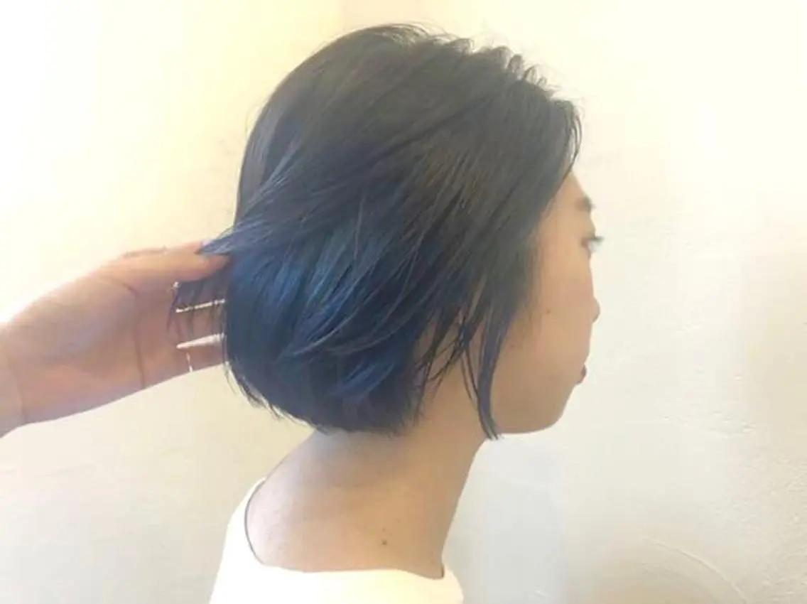 カラー インナーカラー 柴田 日菜子のヘアスタイル