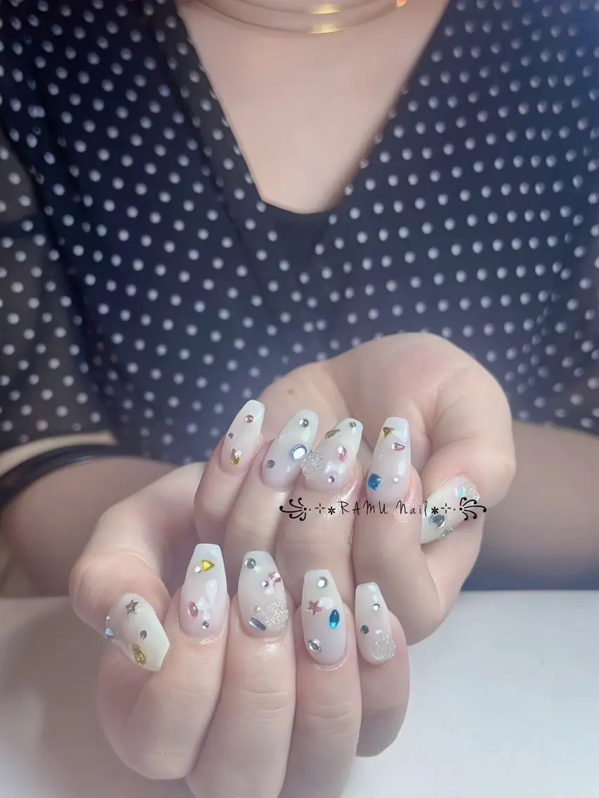 ネイル チークネイル フレンチネイル グラデーション キラキラネイル 韓国ネイル ハンドネイル RAMU_Nail 池袋店のネイルデザイン