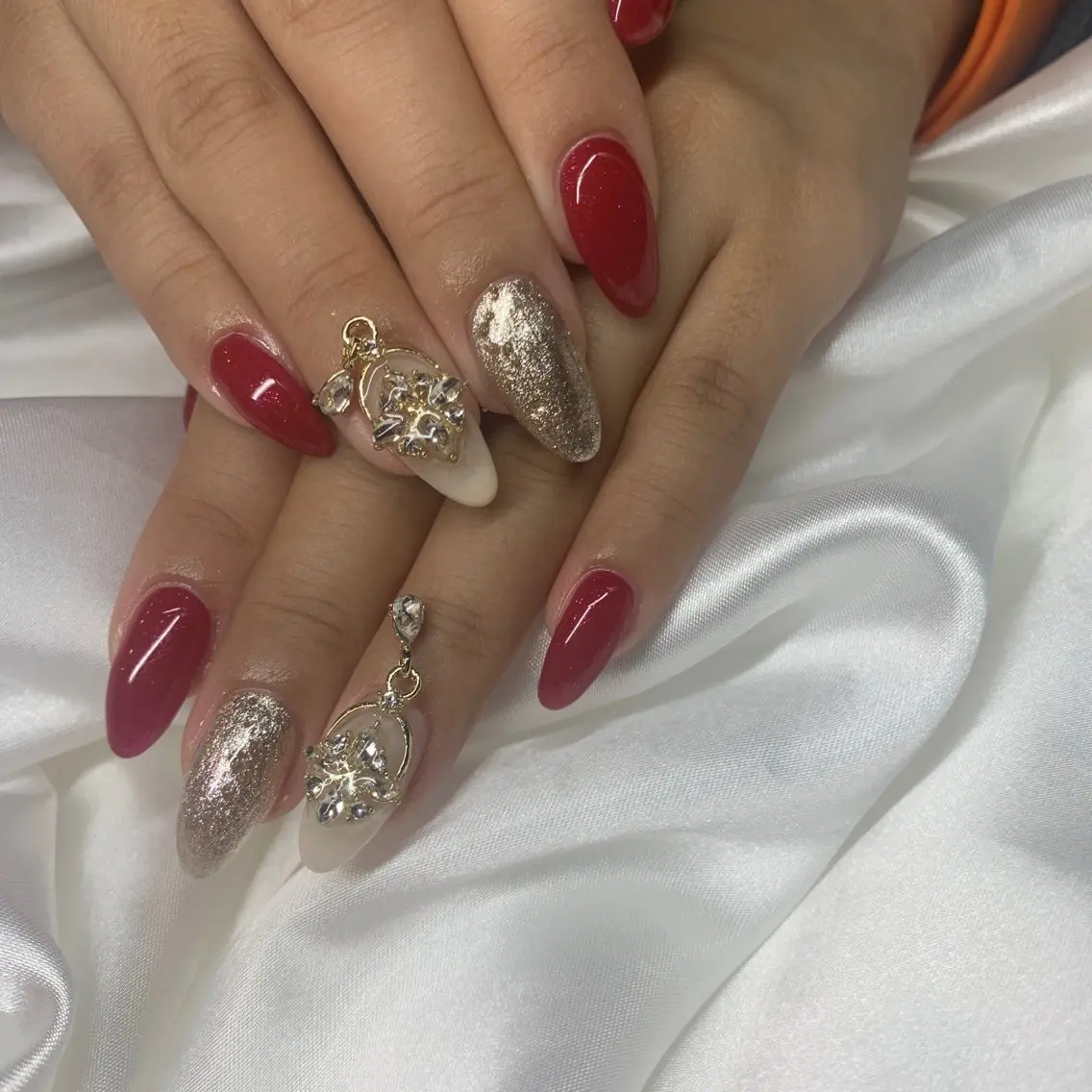 ネイル 赤色 冬ネイル happiness nailのネイルデザイン