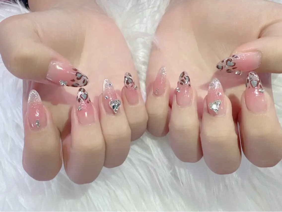 ネイル ブラウン フレンチネイル 韓国ネイル マグネットネイル ニュアンスネイル ハンドネイル ハンドケア Hara Nail 【持ち込みOK】のネイルデザイン