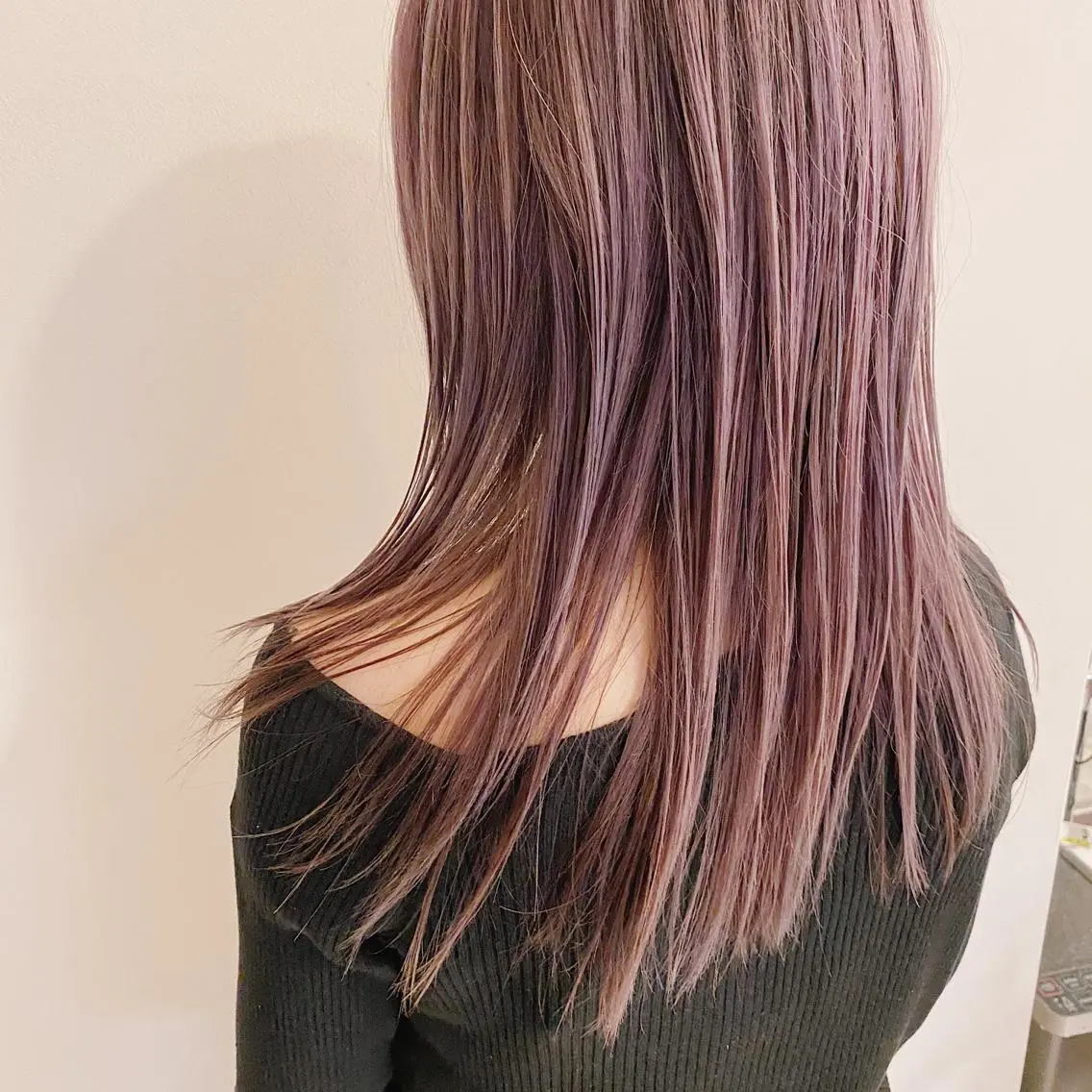 ロング カラー ヘアアレンジ ラベンダーカラー ピンクカラー 美髪矯正 韓国レイヤーのヘアスタイル