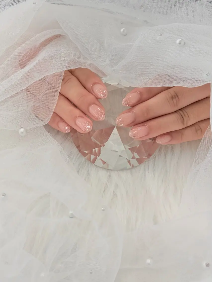 ネイル グラデーション キラキラネイル ラメ(グリッター) ラメグラデーション ピンク ハンドネイル EmaNail 🧸Momokaのネイルデザイン