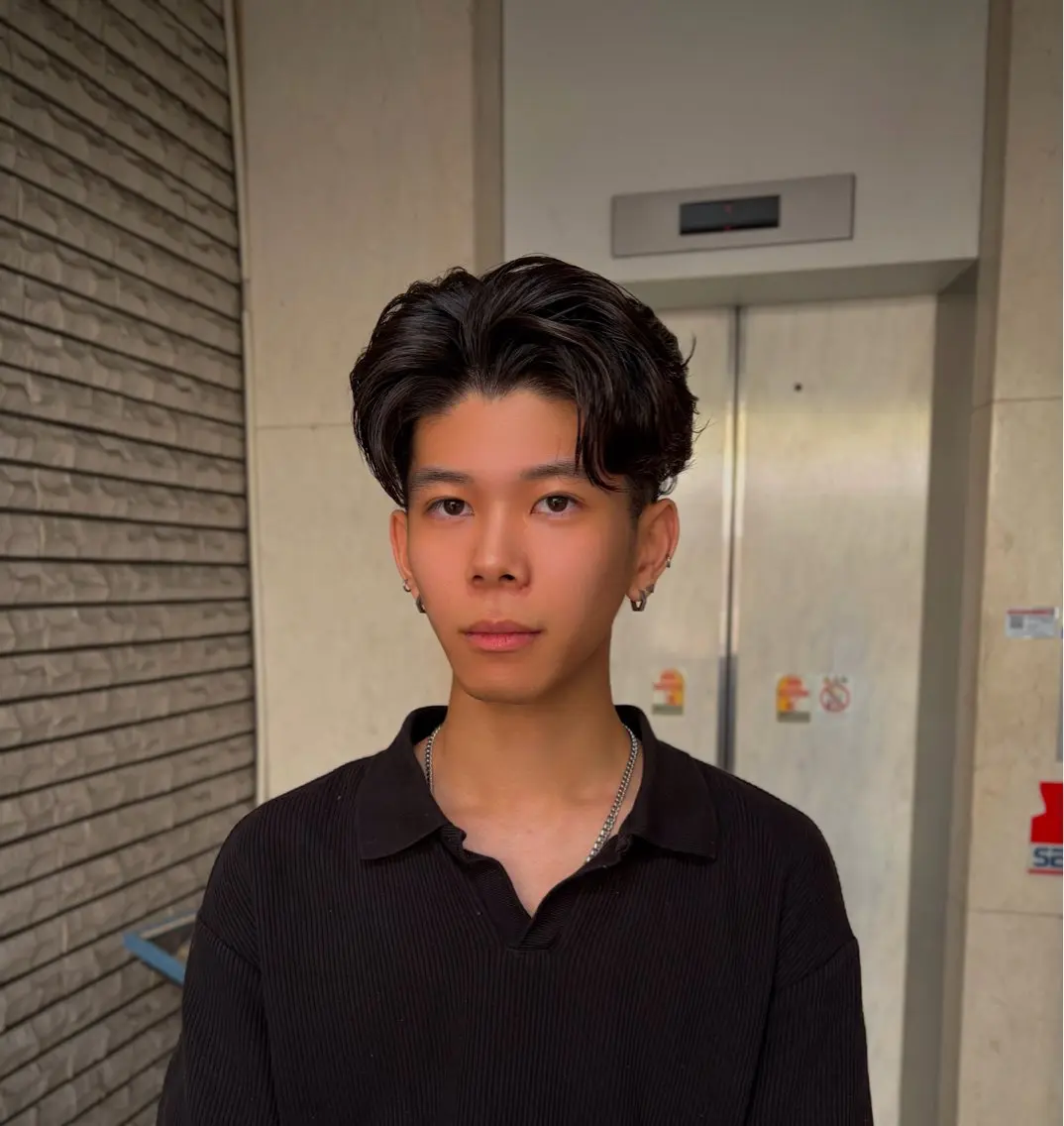 ショート パーマ メンズ センターパート フェザーパーマ メンズパーマ UMM daichi メンズパーマのヘアスタイル